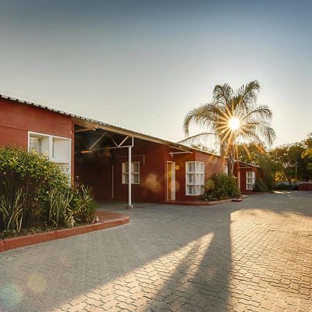Mokoro Lodge Maun Bagian luar foto