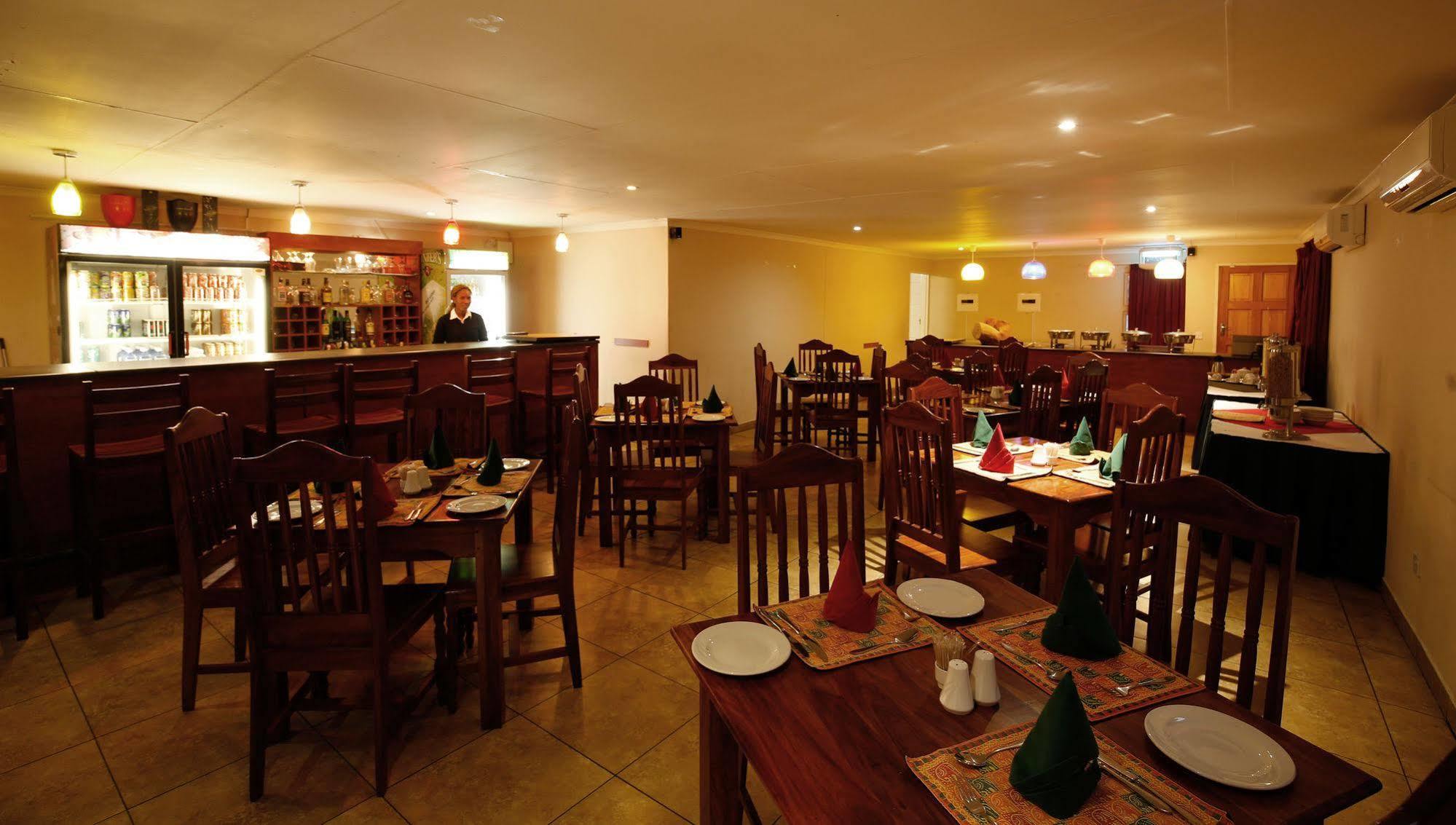 Mokoro Lodge Maun Bagian luar foto