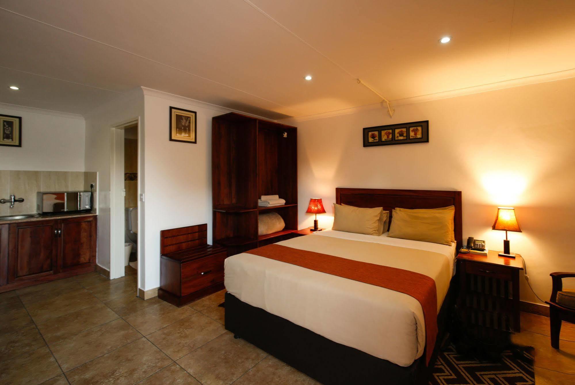 Mokoro Lodge Maun Bagian luar foto