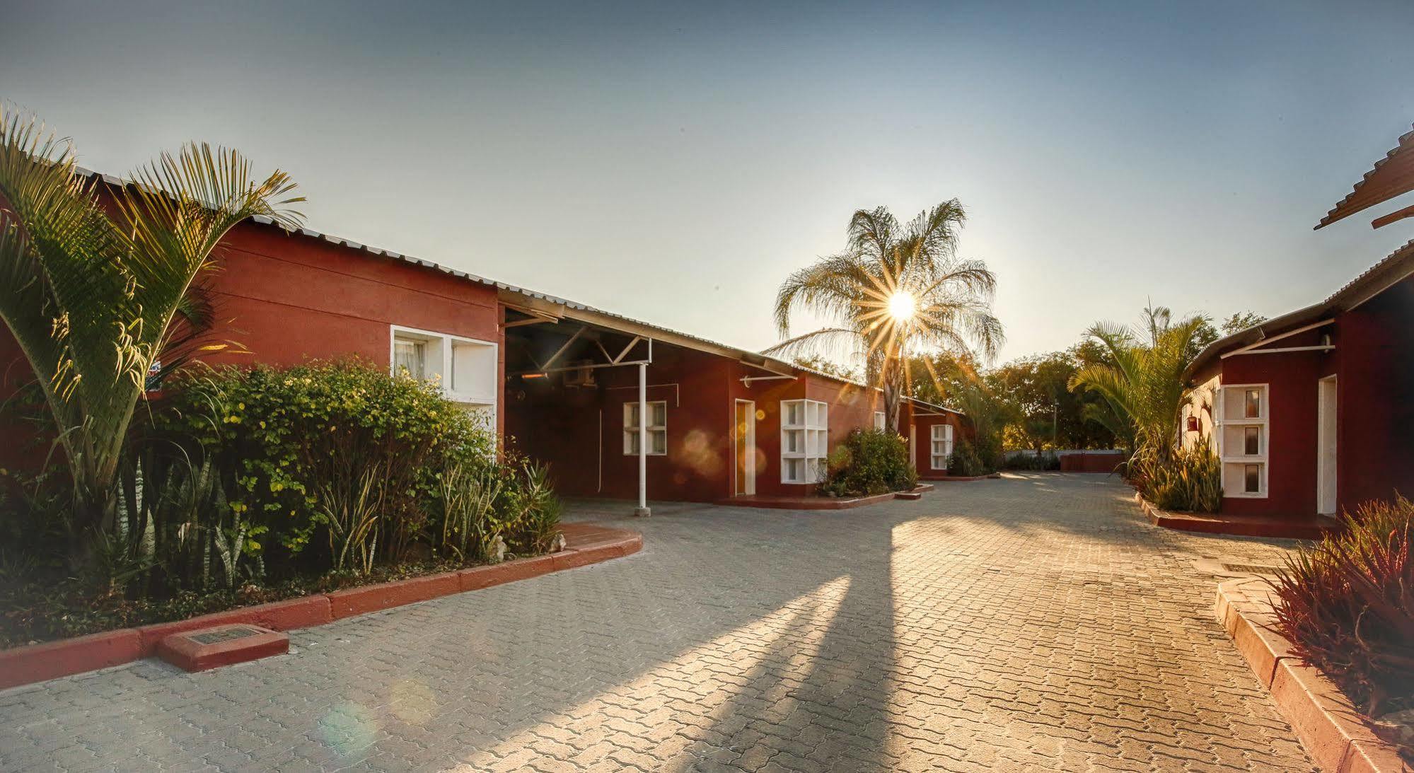 Mokoro Lodge Maun Bagian luar foto